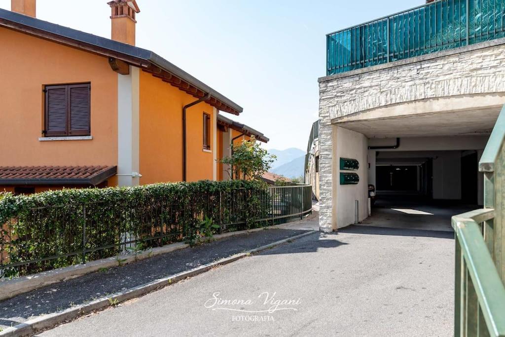 Ferienwohnung Il Giardino Di Laura Costa Volpino Exterior foto